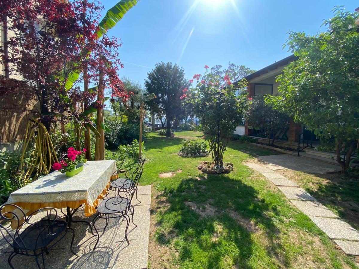 Casa Vacanze Gabbianella Villa Con Giardino Lungolago Maderno Toscolano Maderno Eksteriør billede